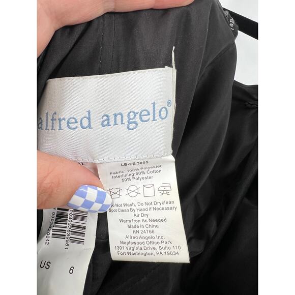 Black Strapless Satin Formal Dress- Size 6 - Picture 5 of 8